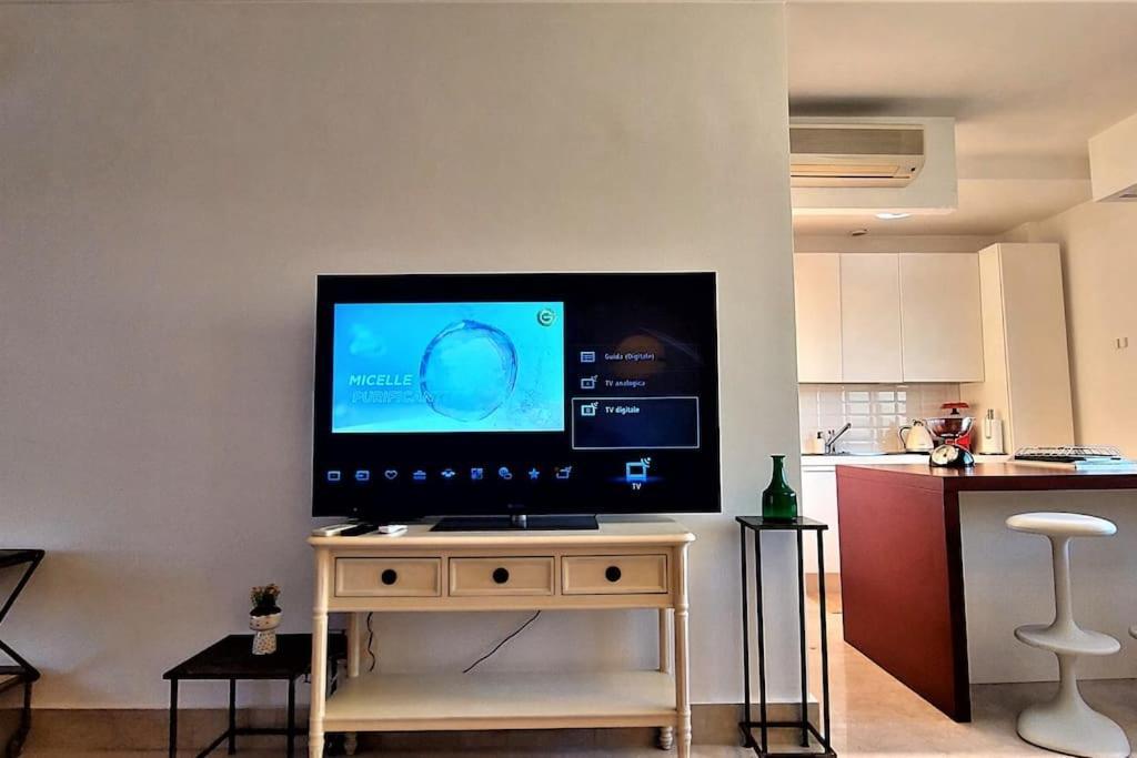 Penthouse Near Rome, Free Parking. Apartamento *