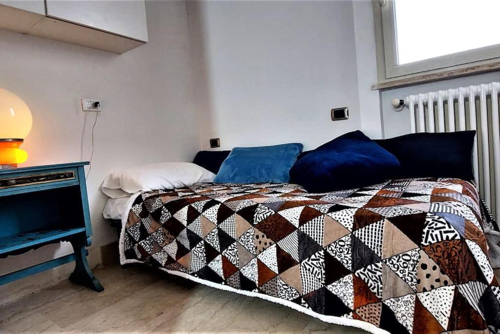 Penthouse Near Rome, Free Parking. Apartamento Roma