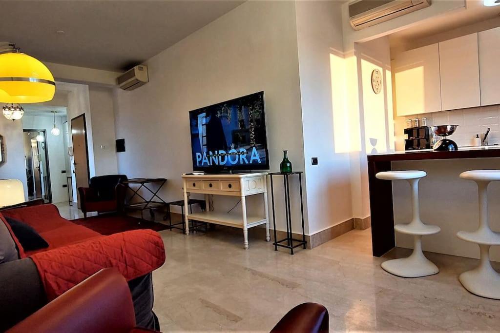 Penthouse Near Rome, Free Parking. Apartamento *
