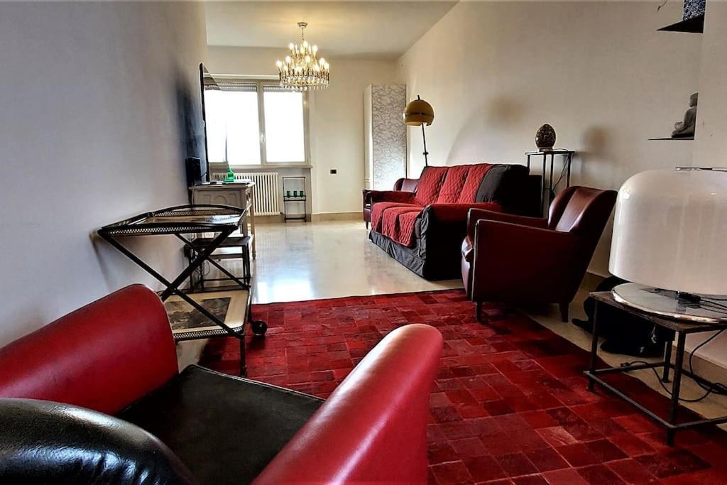 Penthouse Near Rome, Free Parking. Apartamento